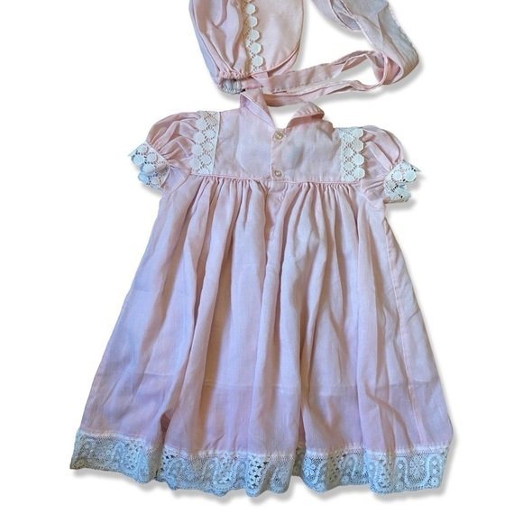 Vintage 70s/80s Girls Light Pink Lace Trim Dress with matching bonnet - Picture 2 of 9
